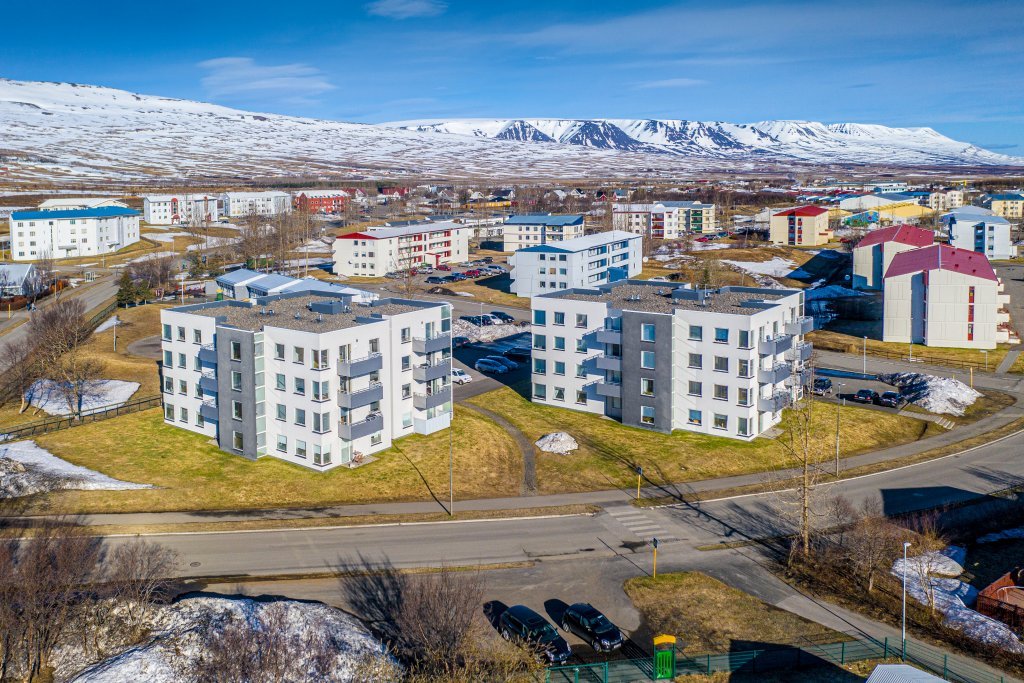 Kjalarsíða 1a og b