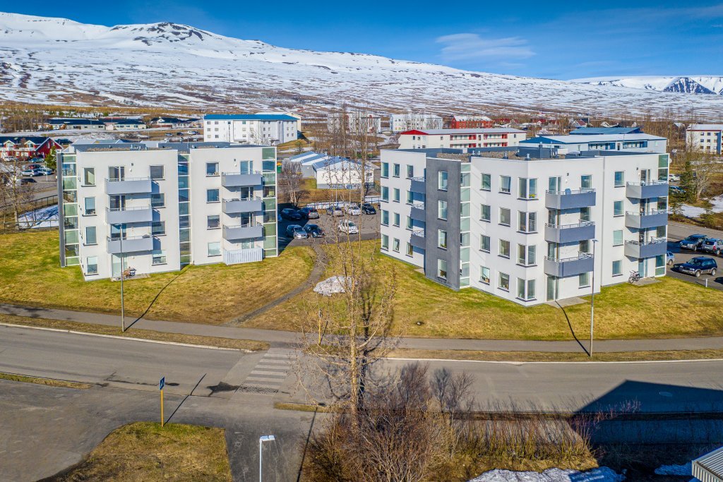 Kjalarsíða 1a og b