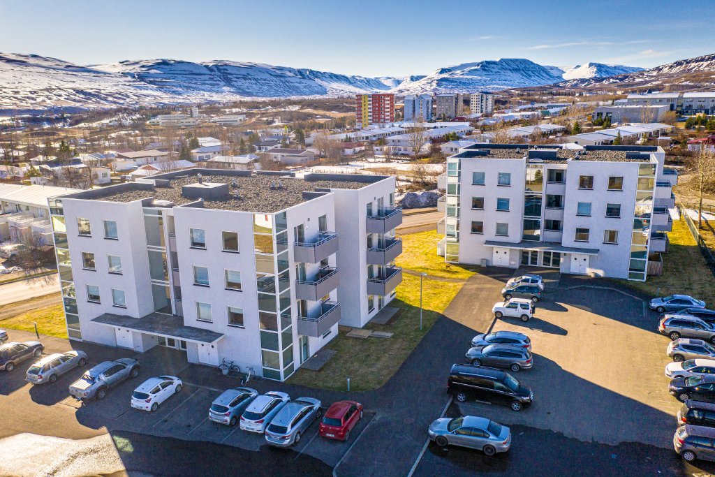 Kjalarsíða 1a og b