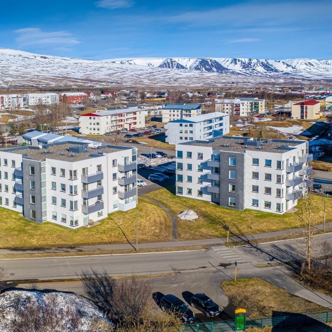 Kjalarsíða 1a og b