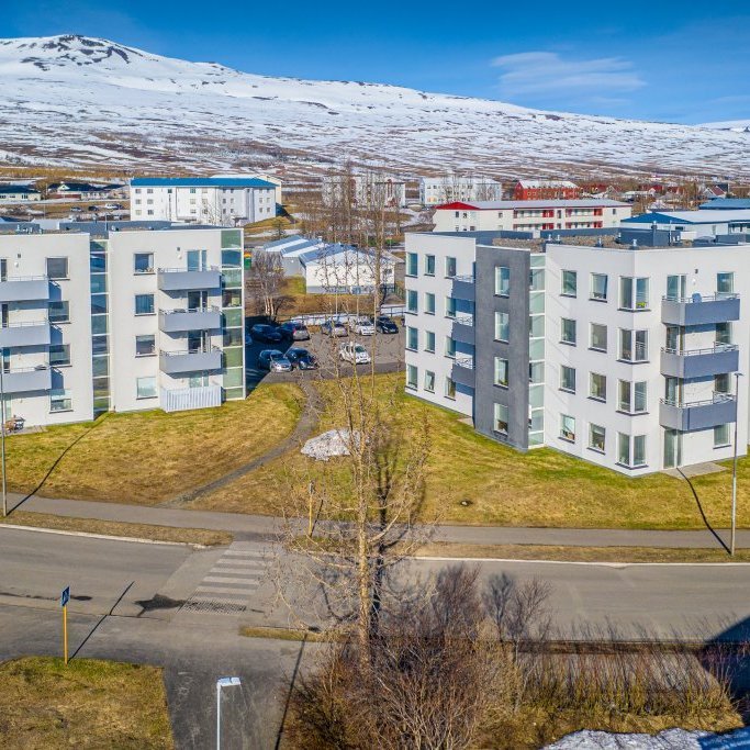 Kjalarsíða 1a og b