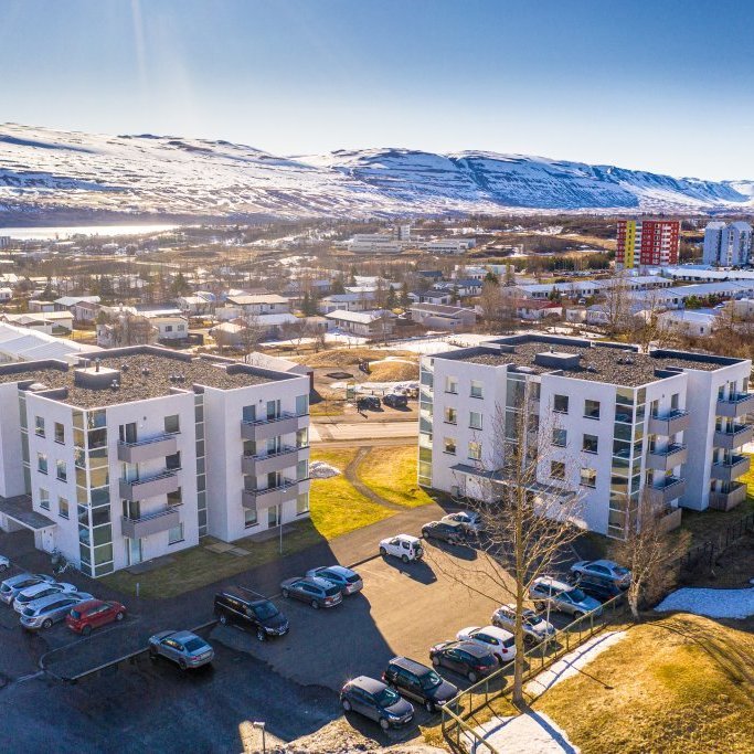 Kjalarsíða 1a og b