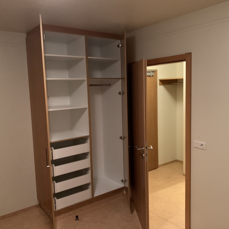 Fataskápur í minna herbergi