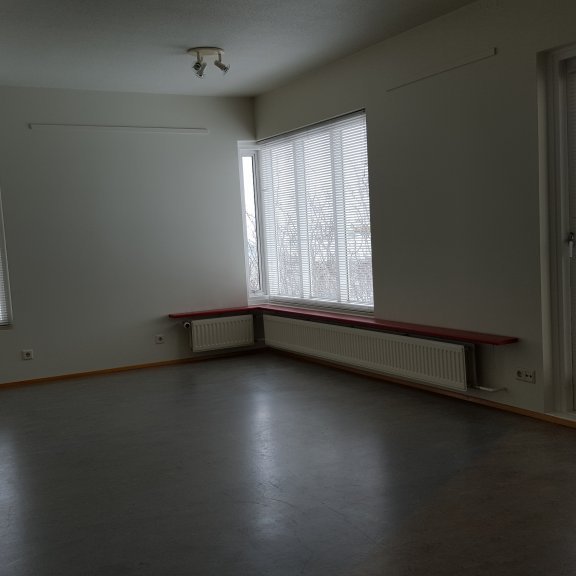 Stofa séð úr eldhúsi