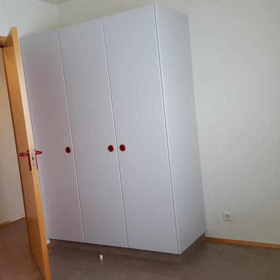 Fataskápur í herbergi