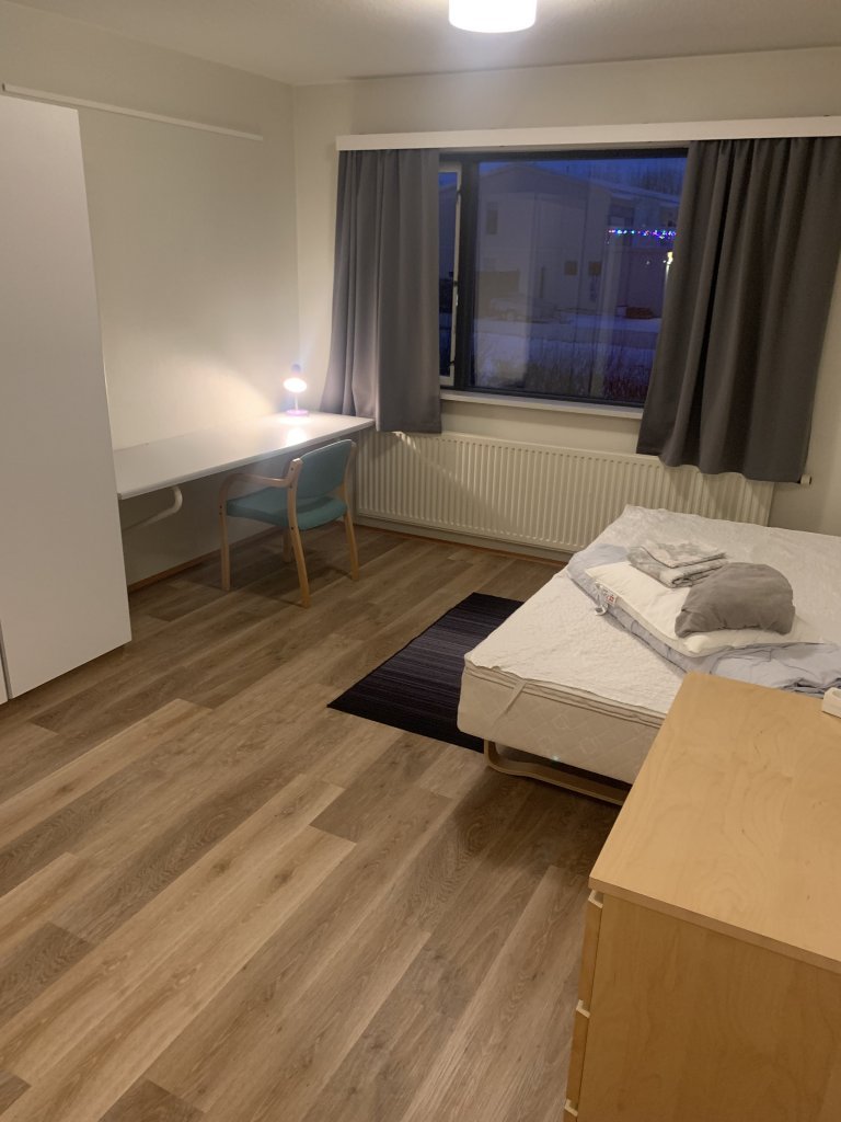 Single-person bedroom