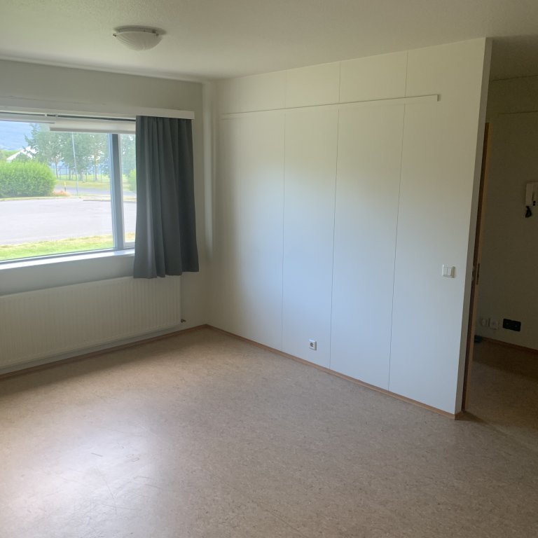 Þriggja herbergja íbúð