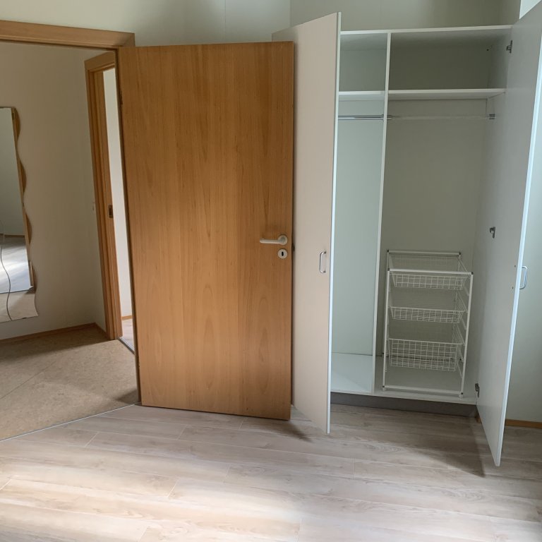 Fataskápur í þriggja herbergja íbúð