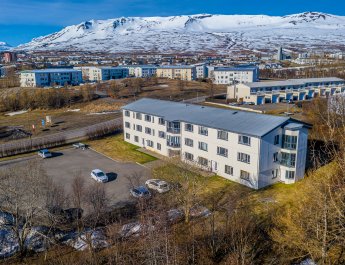 Útsteinn, Skarðshlíð 46